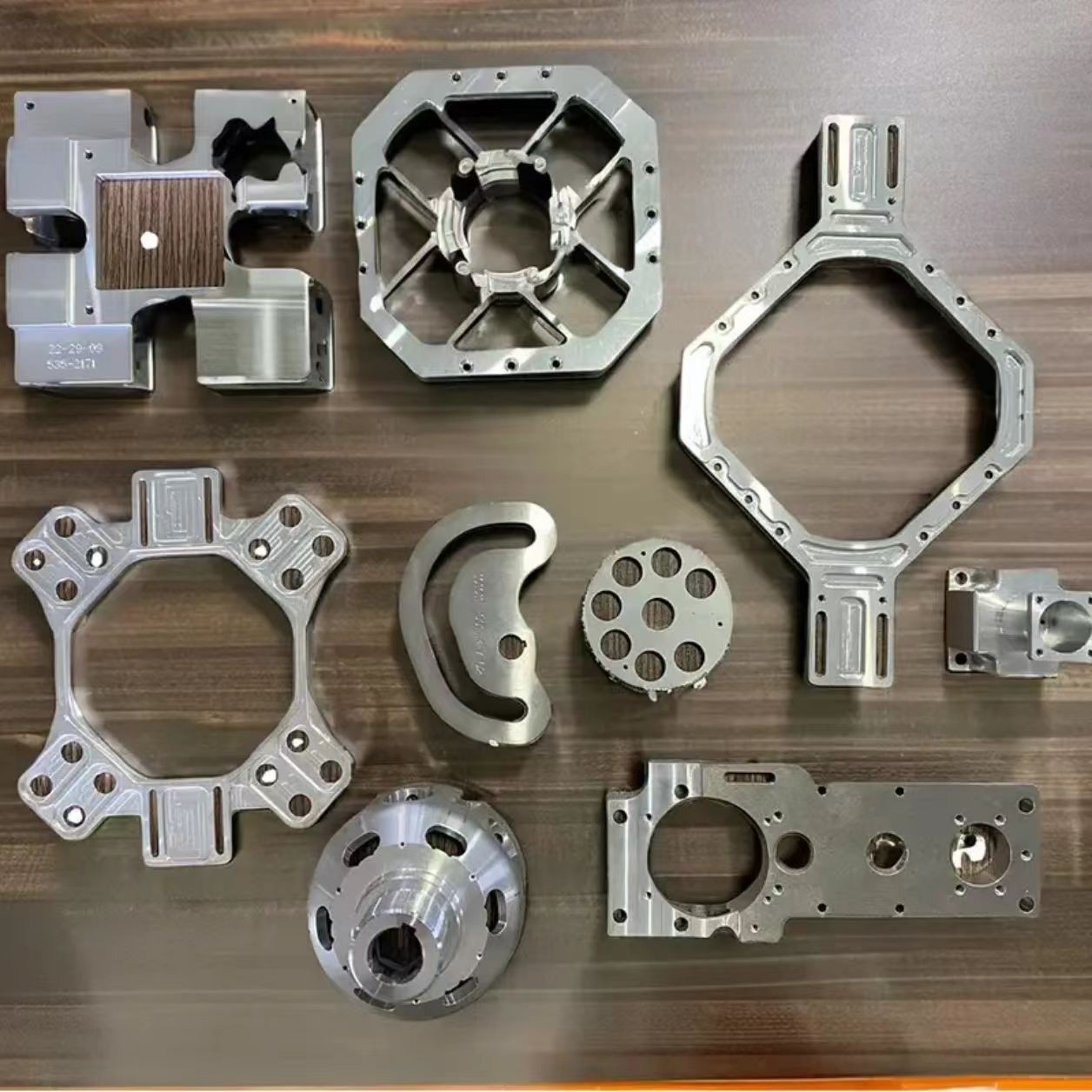 铸造与机加工_高精度零件小批量加工_苏州莱图加