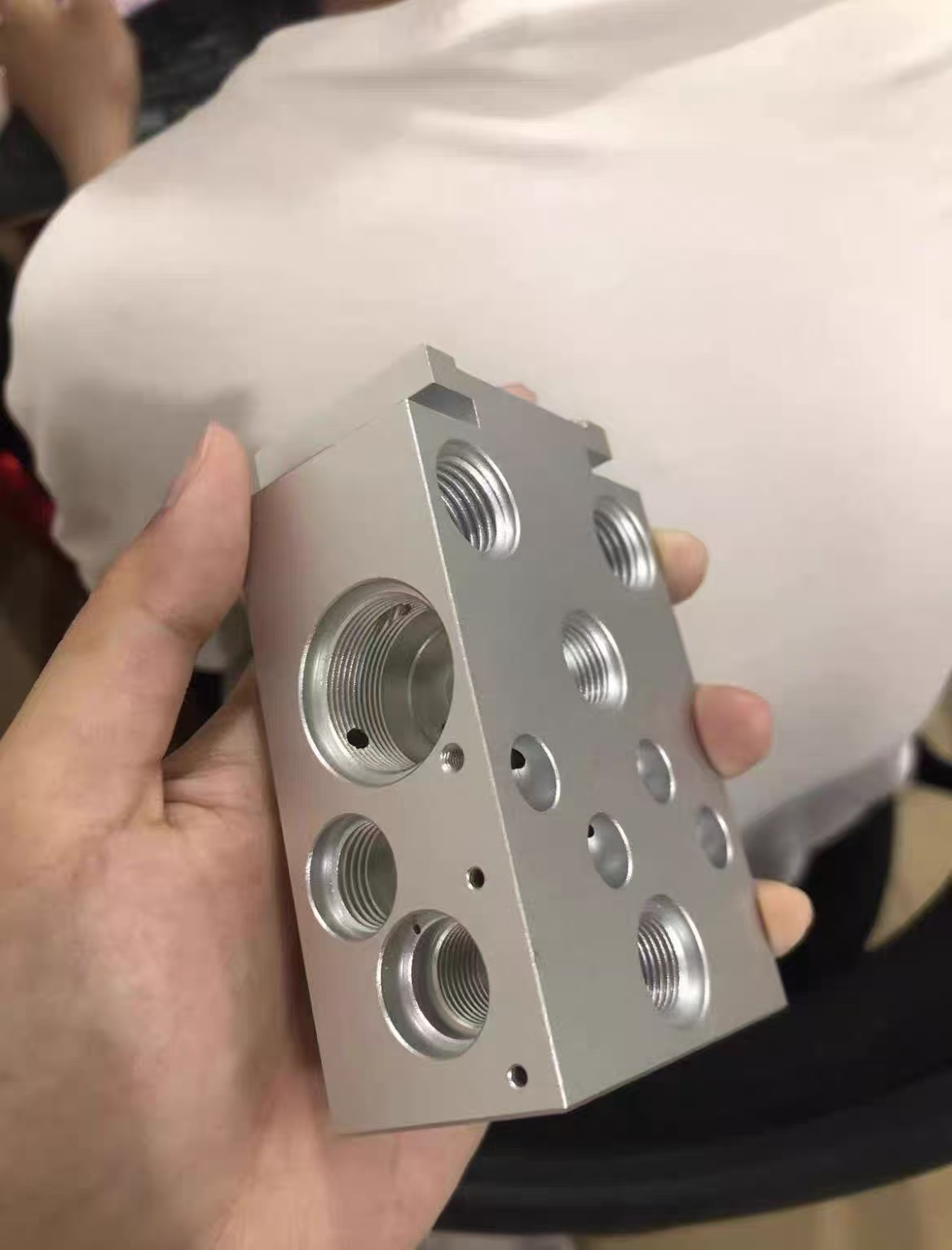 300mm晶圆治具PC透明 | 超薄圆板真空吸附+激光刻线精密加工 | 半导体设备零件加工 | 小批量非标零件 | 莱图加